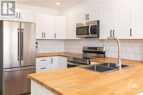 154 Chapman Mills Drive, Ottawa, ON - Indoor Photo Showing Kitchen With Stainless Steel Kitchen With Double Sink With Upgraded Kitchen