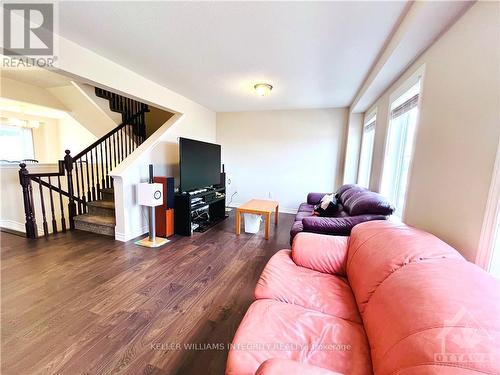 1714 Maple Grove Road, Ottawa, ON - Indoor Photo Showing Living Room