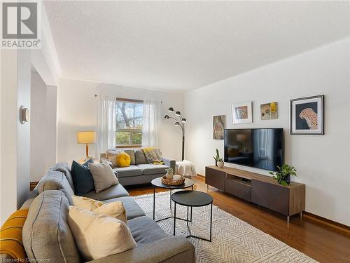 219 Bay Street N, Hamilton, ON - Indoor Photo Showing Living Room