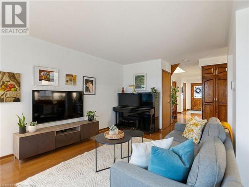 219 Bay Street N, Hamilton, ON - Indoor Photo Showing Living Room