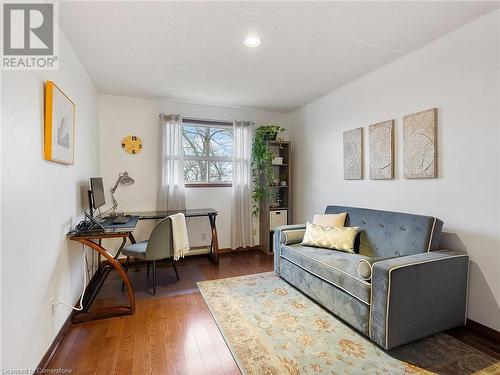 219 Bay Street N, Hamilton, ON - Indoor Photo Showing Living Room