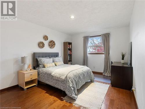 219 Bay Street N, Hamilton, ON - Indoor Photo Showing Bedroom