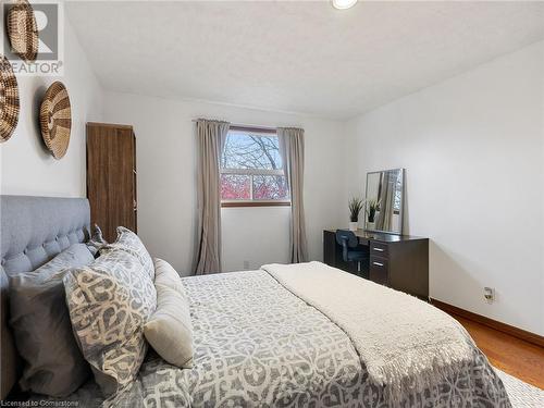 219 Bay Street N, Hamilton, ON - Indoor Photo Showing Bedroom