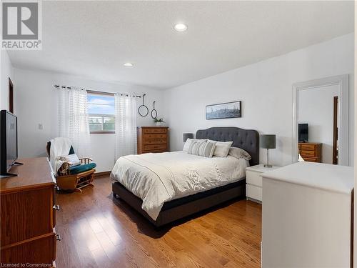 219 Bay Street N, Hamilton, ON - Indoor Photo Showing Bedroom