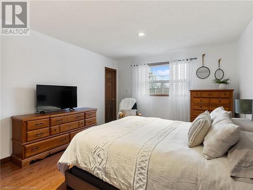 219 Bay Street N, Hamilton, ON - Indoor Photo Showing Bedroom