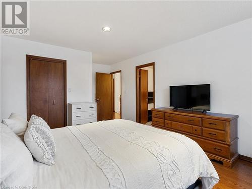 219 Bay Street N, Hamilton, ON - Indoor Photo Showing Bedroom