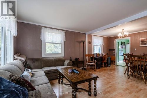 1914 Rosemount Road, Tay, ON - Indoor Photo Showing Living Room