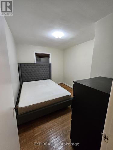 10 Glendale Avenue, Brampton, ON - Indoor Photo Showing Bedroom