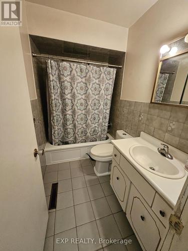 10 Glendale Avenue, Brampton, ON - Indoor Photo Showing Bathroom