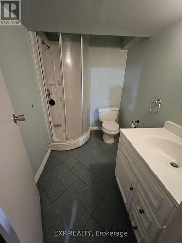 10 Glendale Avenue, Brampton, ON - Indoor Photo Showing Bathroom