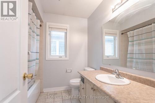 7138 Village Walk E, Mississauga, ON - Indoor Photo Showing Bathroom