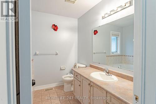 7138 Village Walk E, Mississauga, ON - Indoor Photo Showing Bathroom