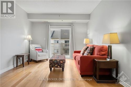 409 - 151 Potts, Ottawa, ON - Indoor Photo Showing Living Room