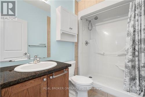 409 - 151 Potts, Ottawa, ON - Indoor Photo Showing Bathroom