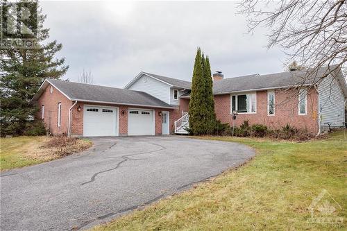 243 Greystone Crescent, Almonte, ON - Outdoor