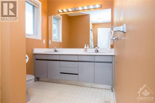 243 Greystone Crescent, Almonte, ON - Indoor Photo Showing Bathroom