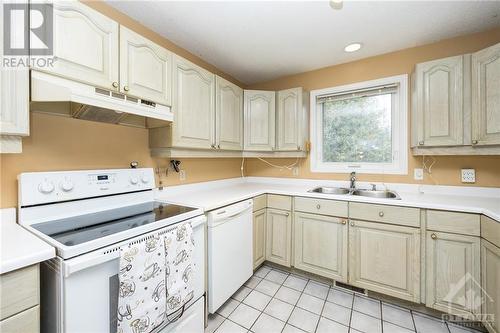 243 Greystone Crescent, Almonte, ON - Indoor Photo Showing Kitchen With Double Sink