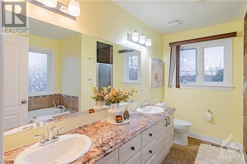 21 Orange Blossom Private, Gloucester, ON - Indoor Photo Showing Bathroom