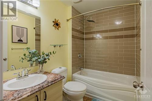 21 Orange Blossom Private, Gloucester, ON - Indoor Photo Showing Bathroom