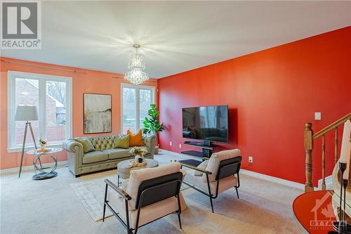 21 Orange Blossom Private, Gloucester, ON - Indoor Photo Showing Living Room