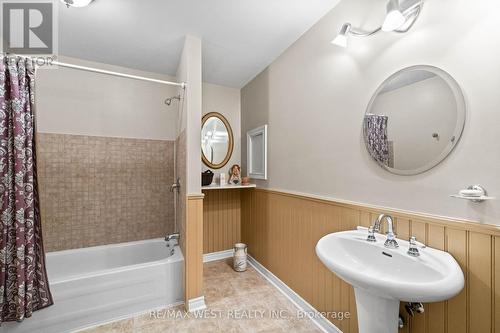 147 Memory Lane, Brighton, ON - Indoor Photo Showing Bathroom