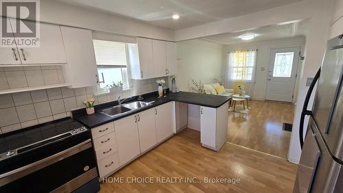 558 Quebec Street, Hamilton, ON - Indoor Photo Showing Kitchen With Double Sink