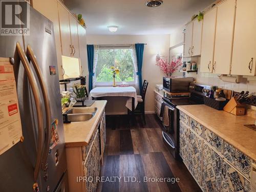 30 - 215 Boullee Street, London, ON - Indoor Photo Showing Kitchen With Double Sink