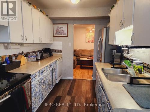 30 - 215 Boullee Street, London, ON - Indoor Photo Showing Kitchen With Double Sink