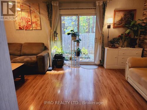 30 - 215 Boullee Street, London, ON - Indoor Photo Showing Living Room