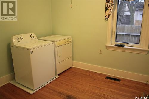 1925 Lorne Avenue, Saskatoon, SK - Indoor Photo Showing Laundry Room