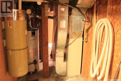 1925 Lorne Avenue, Saskatoon, SK - Indoor Photo Showing Basement