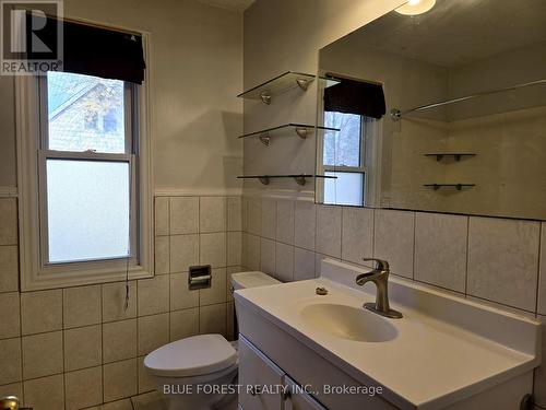 1111 Crumlin Side Road, London, ON - Indoor Photo Showing Bathroom