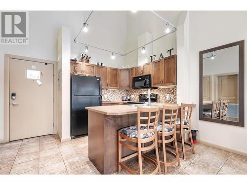 654 Cook Road Unit# 605, Kelowna, BC - Indoor Photo Showing Kitchen