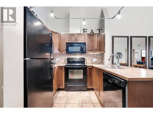 654 Cook Road Unit# 605, Kelowna, BC - Indoor Photo Showing Kitchen With Double Sink