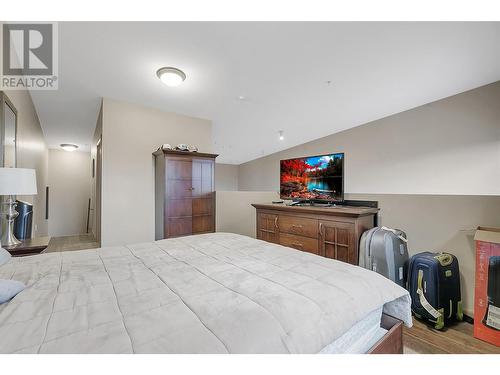 654 Cook Road Unit# 605, Kelowna, BC - Indoor Photo Showing Bedroom