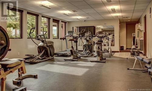 654 Cook Road Unit# 605, Kelowna, BC - Indoor Photo Showing Gym Room