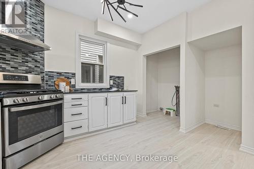 5122 Jepson Street, Niagara Falls (211 - Cherrywood), ON - Indoor Photo Showing Kitchen