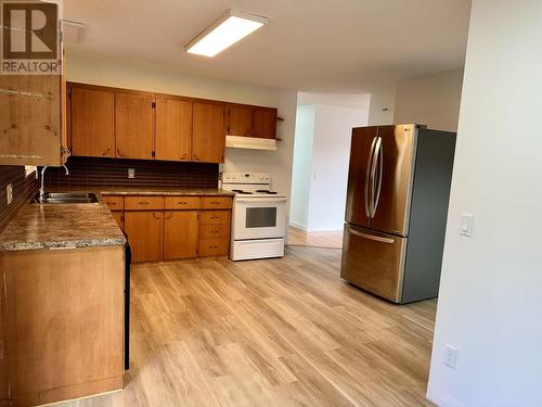 3371 Hamilton Avenue, Vanderhoof, BC - Indoor Photo Showing Kitchen With Double Sink