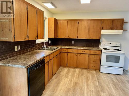 3371 Hamilton Avenue, Vanderhoof, BC - Indoor Photo Showing Kitchen With Double Sink