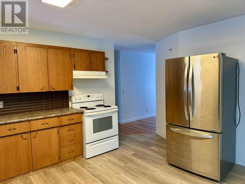 3371 Hamilton Avenue, Vanderhoof, BC - Indoor Photo Showing Kitchen