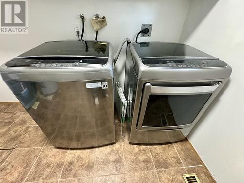 3371 Hamilton Avenue, Vanderhoof, BC - Indoor Photo Showing Laundry Room