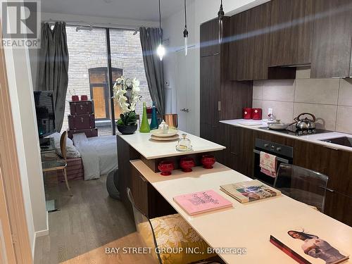 406 - 5 St Joseph Street, Toronto, ON - Indoor Photo Showing Kitchen