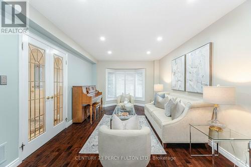 887 Darwin Drive, Pickering, ON - Indoor Photo Showing Living Room