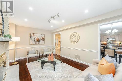 887 Darwin Drive, Pickering, ON - Indoor Photo Showing Living Room