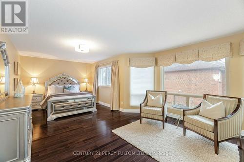 887 Darwin Drive, Pickering, ON - Indoor Photo Showing Living Room