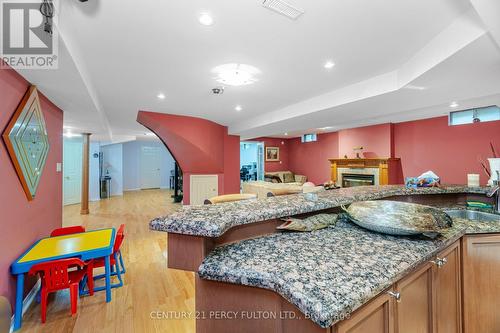 887 Darwin Drive, Pickering, ON - Indoor Photo Showing Kitchen