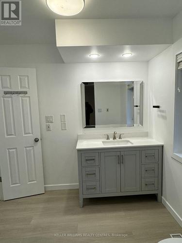 Upper - 146 Carlson Drive, Newmarket, ON - Indoor Photo Showing Bathroom