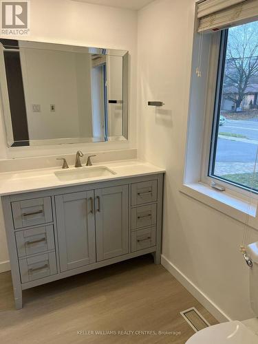 Upper - 146 Carlson Drive, Newmarket, ON - Indoor Photo Showing Bathroom