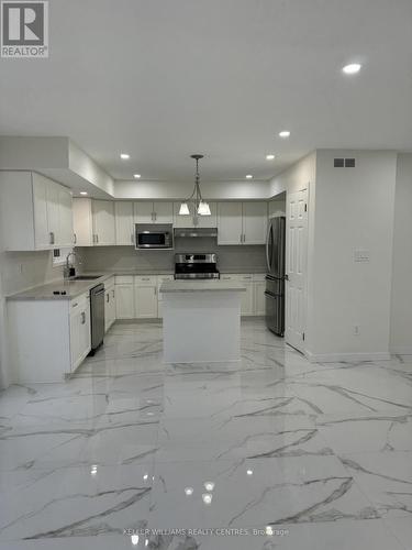 Upper - 146 Carlson Drive, Newmarket, ON - Indoor Photo Showing Kitchen