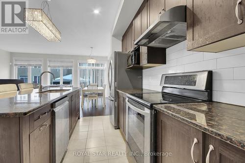 88 Eric Maloney Way, Ottawa, ON - Indoor Photo Showing Kitchen With Upgraded Kitchen